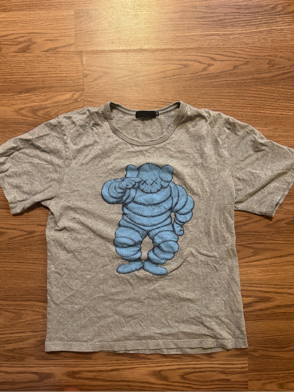 Gray Short-Sleeve Graphic Tee with Blue Character